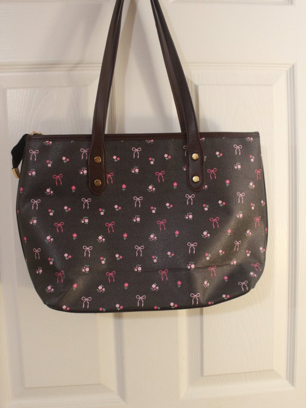 Black Floral Bow Print SKU320Shoulder Tote Bag Pink Roses Gold Tone Hardware - Picture 5 of 5